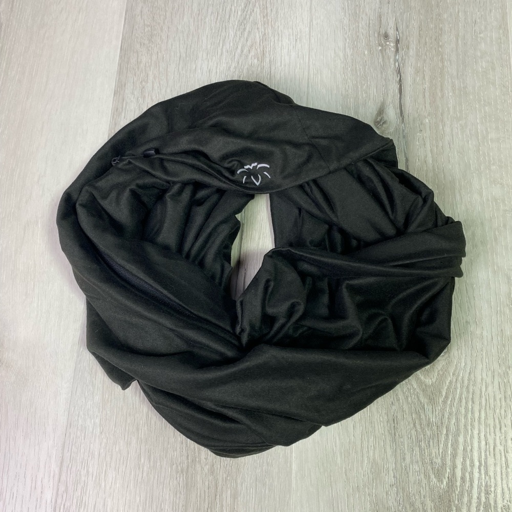 BEYOND YOGA Infinity Hidden Pocket Scarf (Fab Fit Fun) One Size, Black